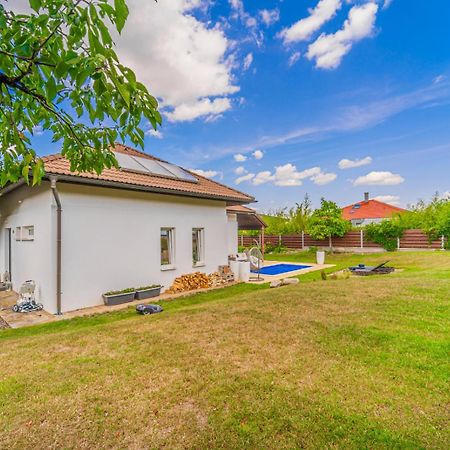 Vila Sara S Bazenem A Infrasaunou Na Kraji Prahy Zbuzany 外观 照片